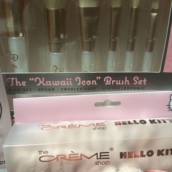 HELLO KITTY/CREME BEAUTY BUNDLE - Picture 10 of 10